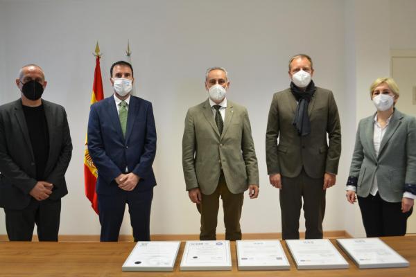 Participantes en el acto de entrega de las certificaciones