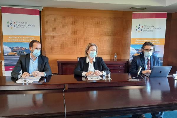 Participantes en la presentación que tuvo lugar en la Autoridad Portuaria de Vilagarcía