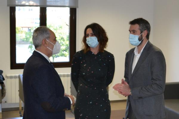 Encuentro entre el presidente de la Autoridad Portuaria, el alcalde de Vilagarcía y la concejala de Urbanismo