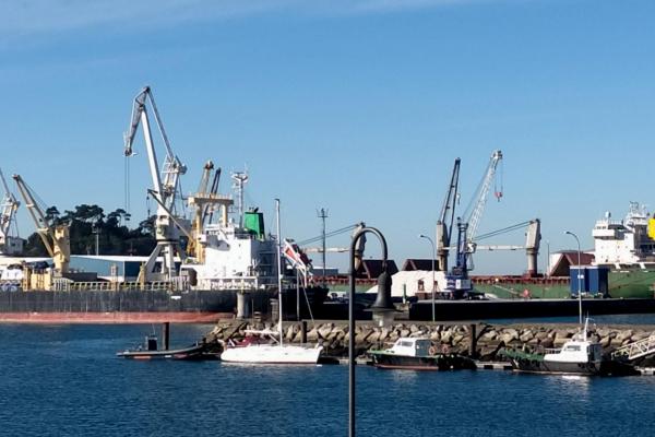 Vista del muelle Comercial desde Pasaxeiros