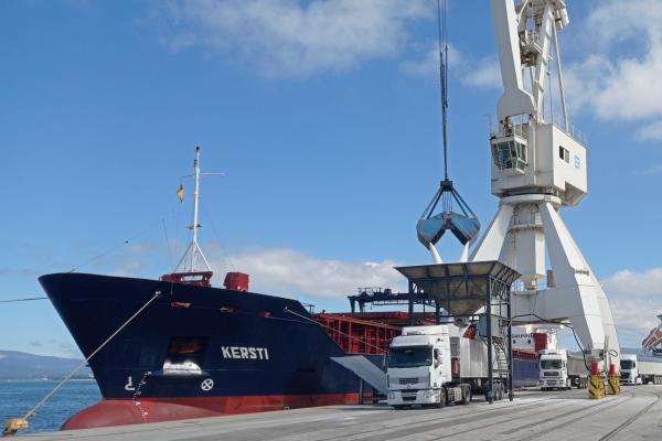 Operativa portuaria en el muelle Comercial