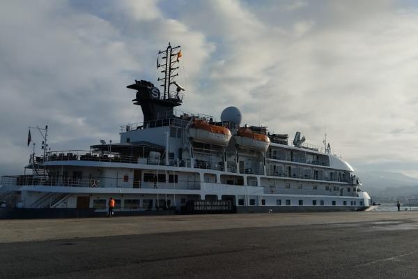 Escala del "Hebridean Sky" en el puerto de Vilagarcía