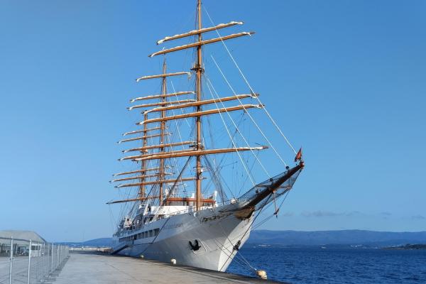 El "Sea Cloud Spirit" atracado en el muelle de Ferrazo Norte